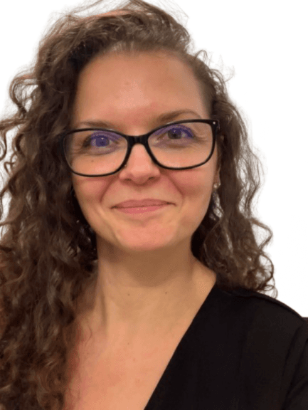 Kinga vagyok, kézápoló, műkörömépító és speciális lábápoló